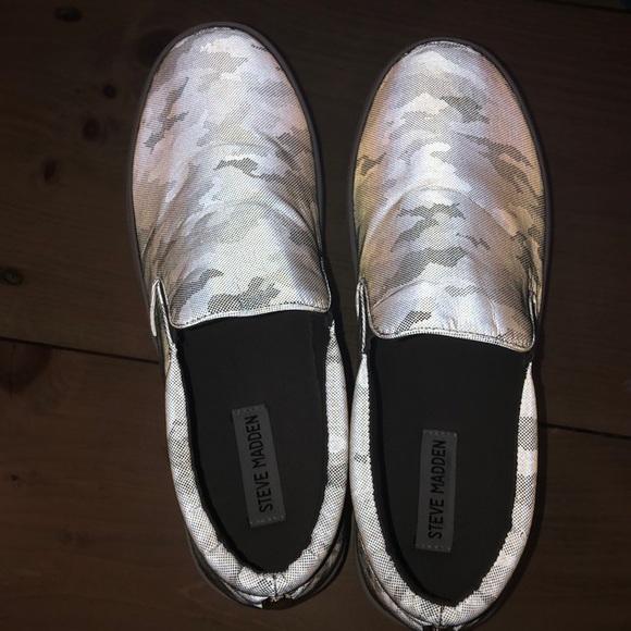 Steve Madden Camo Reflective Shoes - Picture 1 of 3